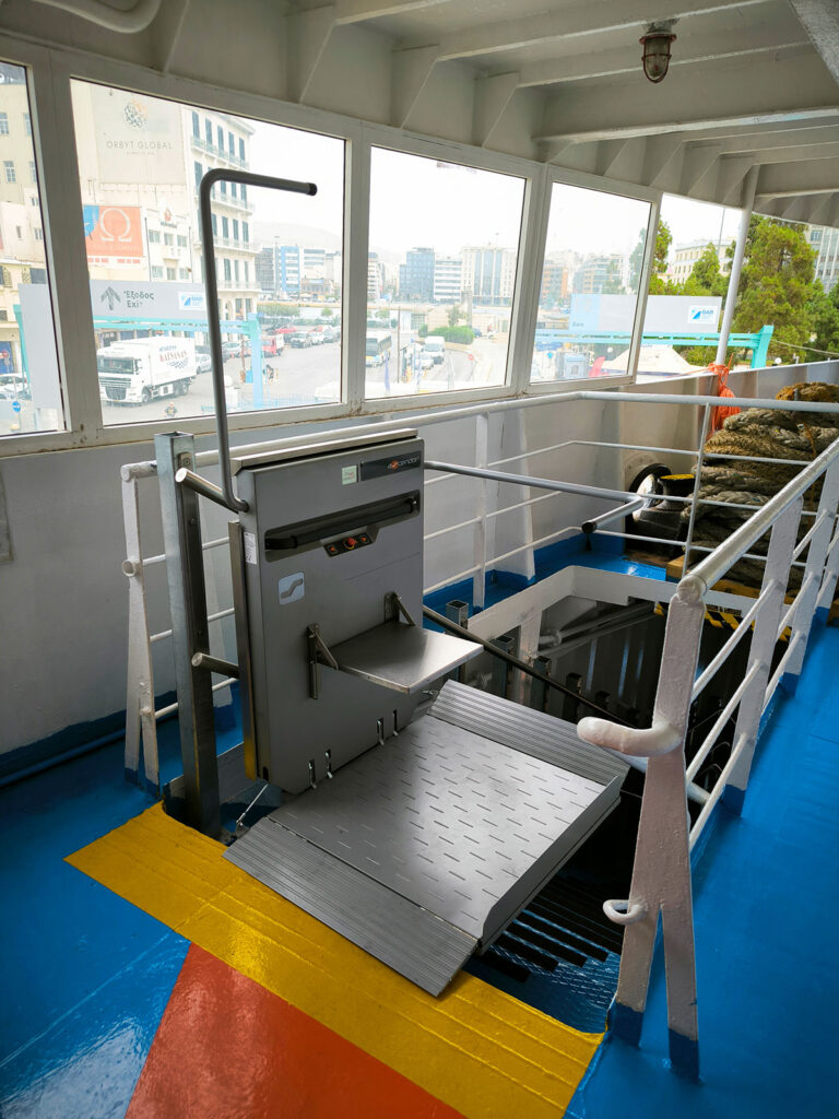 Εγκατάσταση ανελκυστήρα AMEA σε κατάστημα - ναυτική χρήση